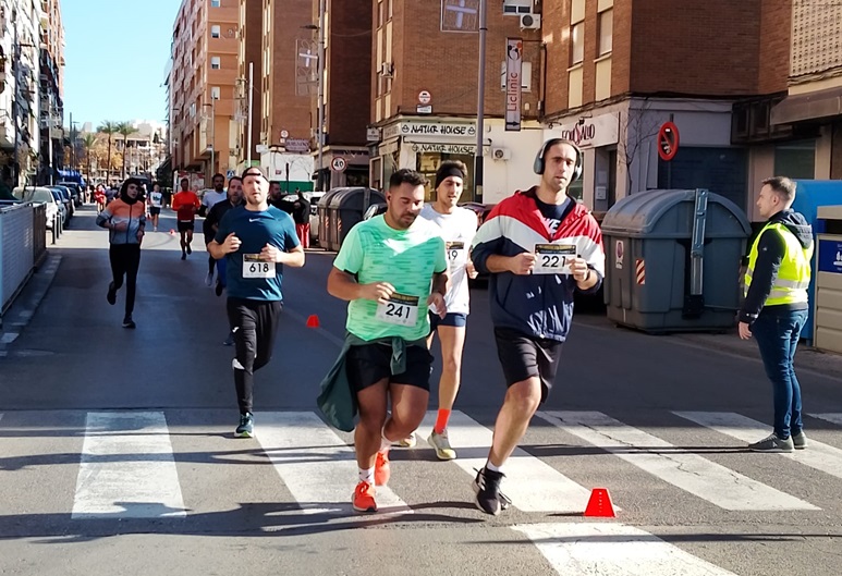 Imagen de Juan Bautista y Lola Chiclana se lleva la VIII Carrera San Silvestre Ciudad de Linares 2024