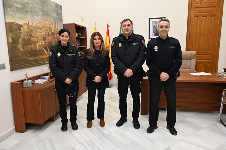 Imagen de La alcaldesa recibe a la comisaria provincial de la Policía Nacional en Jaén