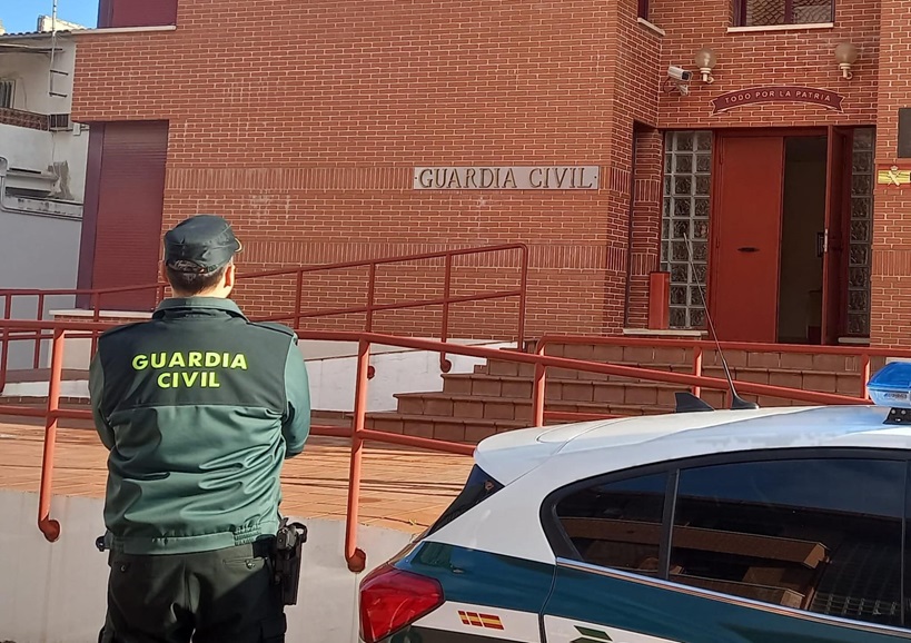 La Guardia Civil ha detenido a los presuntos autores de robos en vehículos e iglesias de la localidad de La Carolina