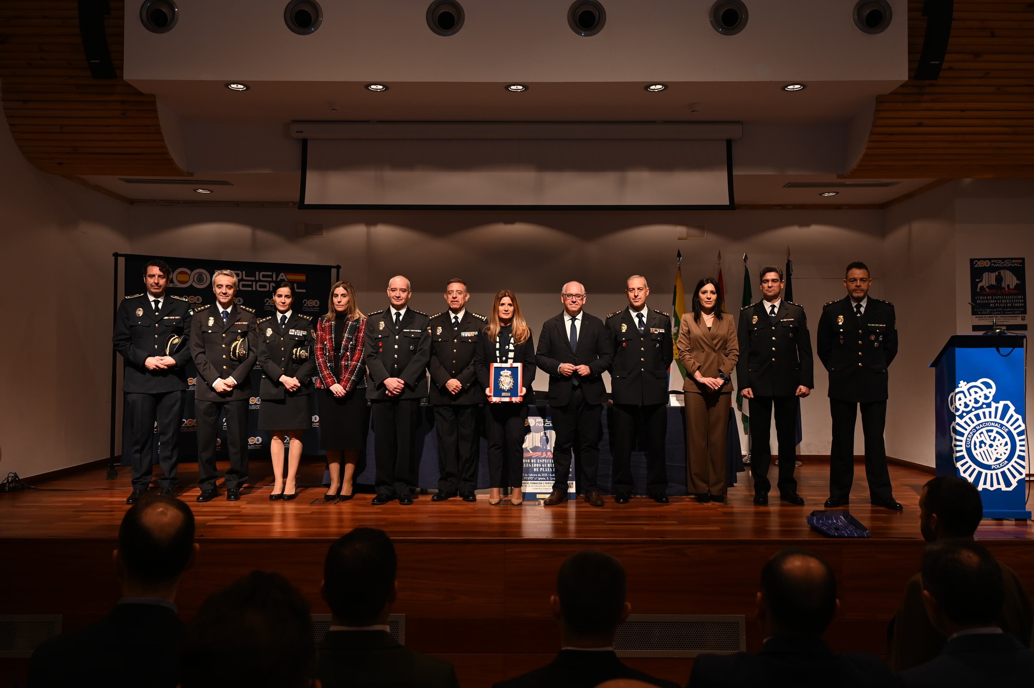 La alcaldesa celebra que Linares acoja el Curso de Especialización de Delegados Gubernativos de Plazas de Toros que imparte Policía Nacional