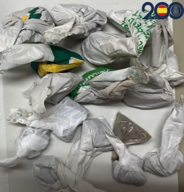 Detenidas dos personas por tráfico de drogas, en posesión de 21grs. De COCAÍNA y 138grs. De HEROÍNA.