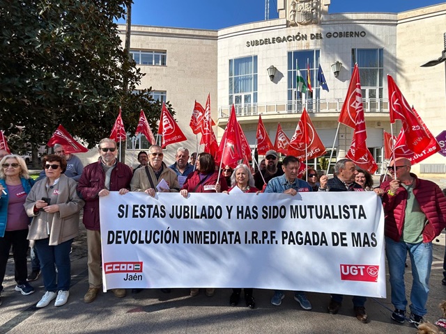 CCOO de Jaén y UGT Jaén realizan se movilizan para exigir que se cumplan los derechos de las personas mutualistas