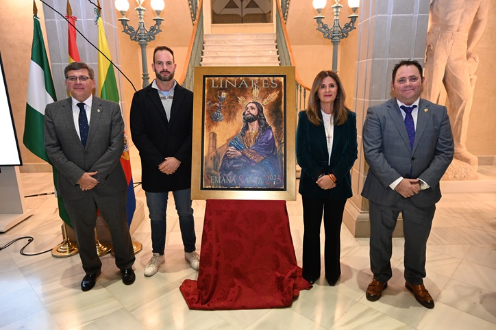 La alcaldesa reitera el apoyo del Ayuntamiento al colectivo cofrade en la presentación del cartel de la Semana Santa de Linares 2025