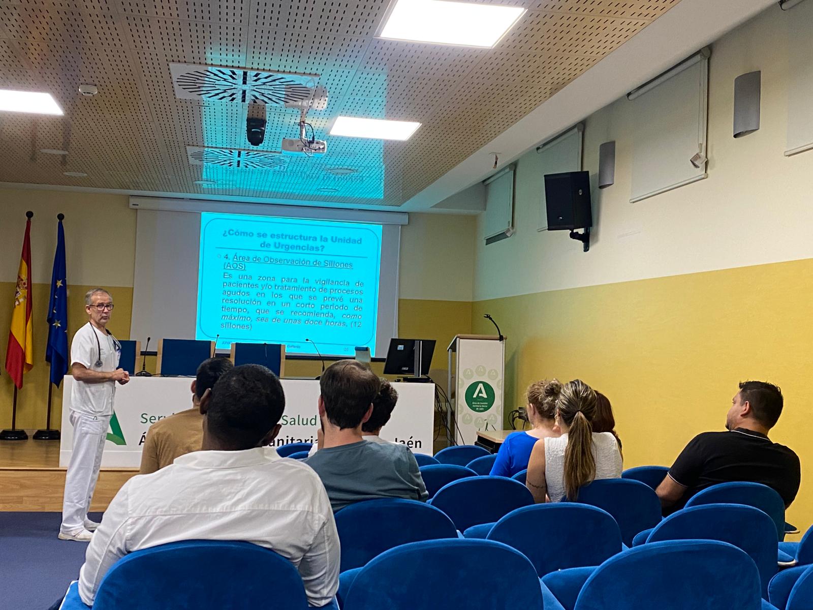 Imagen de El Hospital San Agustín de Linares Impulsa la Formación en Urgencias para Residentes MIR