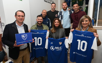 Imagen de El Ayuntamiento respalda al equipo Inclusive del Linares Deportivo con la compra de equipamiento