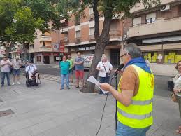 Imagen de Se reanudan las concentraciones de pensionistas “Los lunes al Paseo”, a las 11 de la mañana en el Paseo de Linarejos,