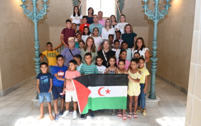 Imagen de Los menores saharauis del programa “Vacaciones en Paz” fueron recibidos en el Palacio Municipal.