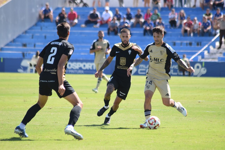 Imagen de El Linares Deportivo consigue la victoria en Linarejos