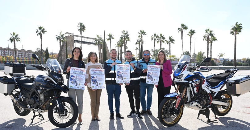 Imagen de El Ayuntamiento muestra su respaldo a la Papanoelada organizada por el Grupo Motero Linares con fines solidarios.