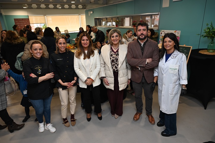 Imagen de Numerosos escolares participan en la iniciativa ‘Frutos de Otoño’ en el Mercado de Abastos